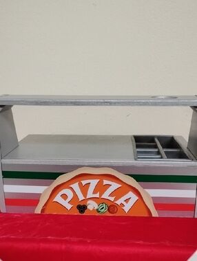 Melissa & Doug Wooden Pizza Counter with Red and Green Accents